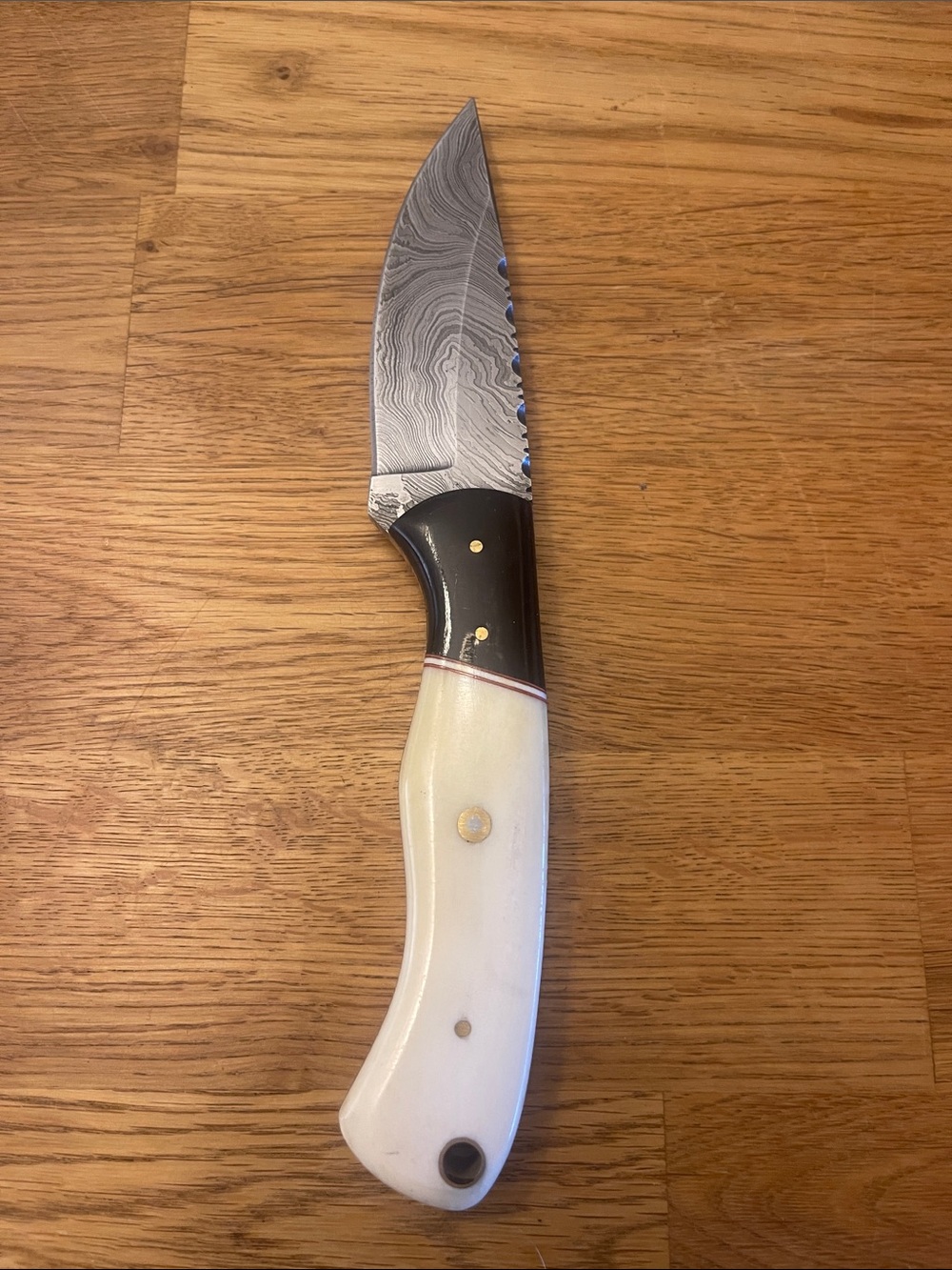 White Handle Damascus Fixed Blade Knife – Elegant Hunting & Utility Knife